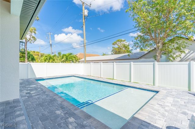 795 108th AVE N, Naples, FL 34108
