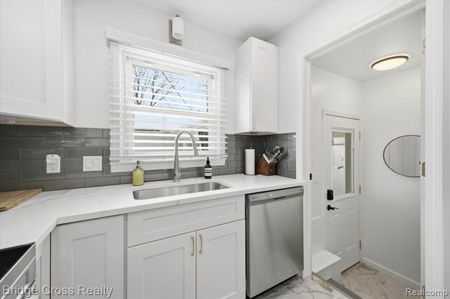 2896 Dorchester Road, Birmingham, MI 48009