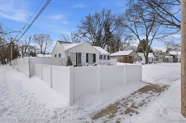 2896 Dorchester Road, Birmingham, MI 48009