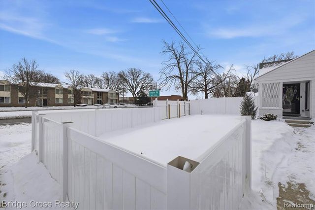 2896 Dorchester Road, Birmingham, MI 48009