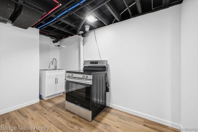 2896 Dorchester Road, Birmingham, MI 48009