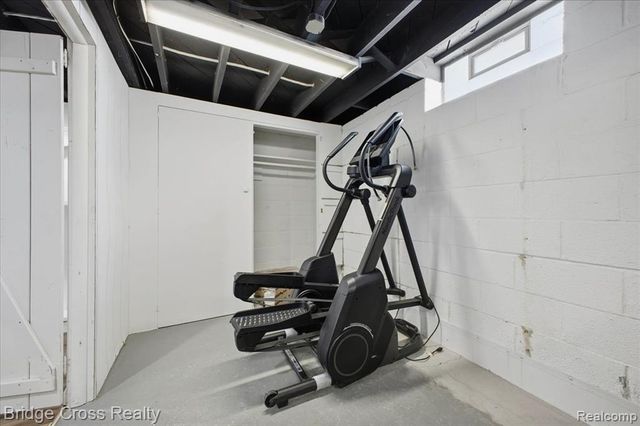 2896 Dorchester Road, Birmingham, MI 48009