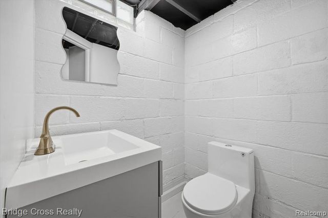 2896 Dorchester Road, Birmingham, MI 48009