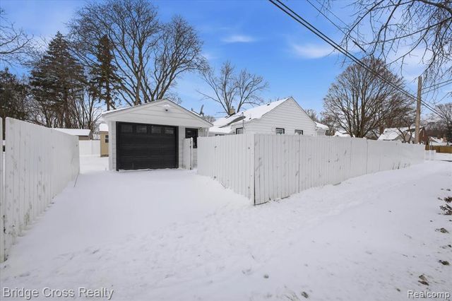 2896 Dorchester Road, Birmingham, MI 48009