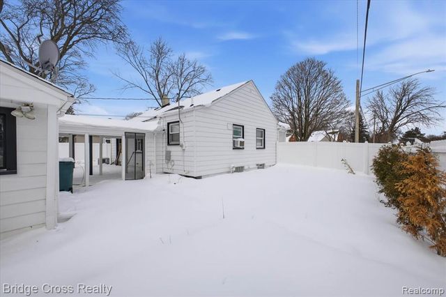 2896 Dorchester Road, Birmingham, MI 48009