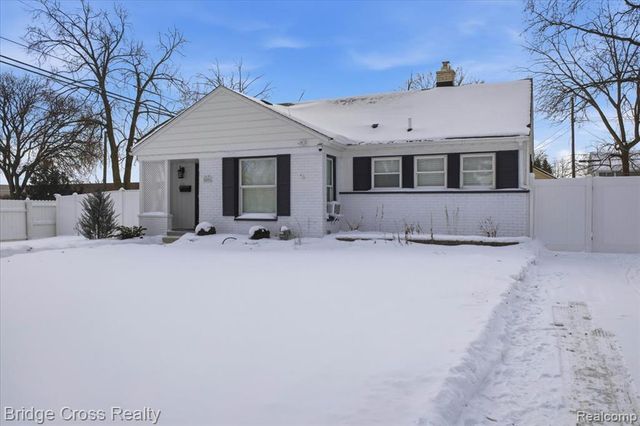 2896 Dorchester Road, Birmingham, MI 48009