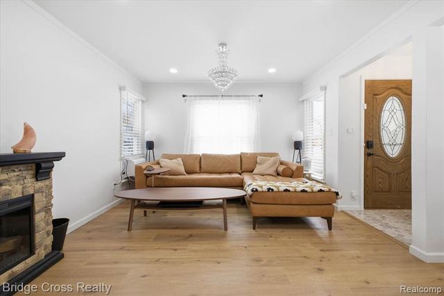 2896 Dorchester Road, Birmingham, MI 48009