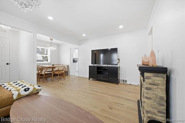 2896 Dorchester Road, Birmingham, MI 48009