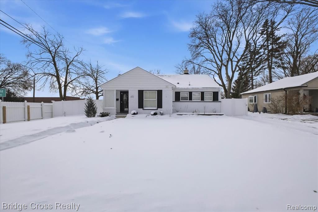 2896 Dorchester Road, Birmingham, MI 48009