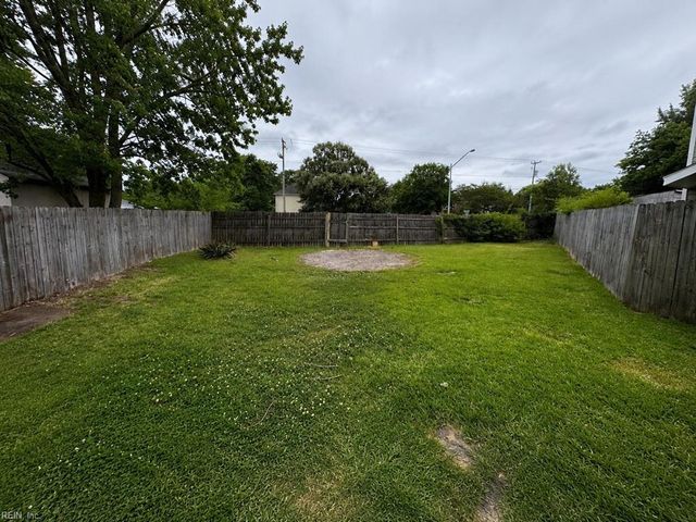 1684 Guthrie ST, Virginia Beach, VA 23464