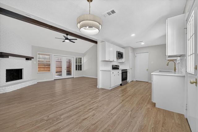 24 Oakmont Court, Pantego, TX 76013