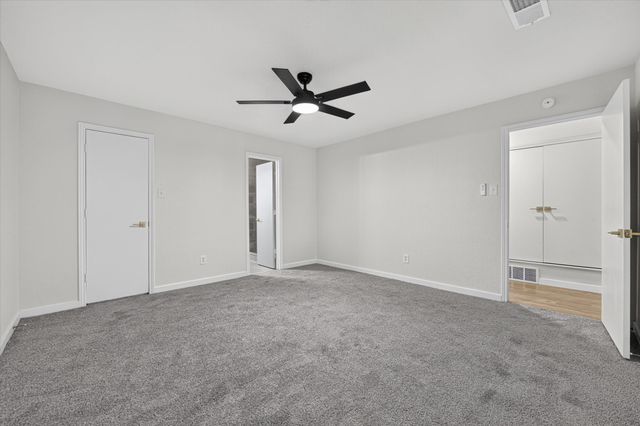 24 Oakmont Court, Pantego, TX 76013