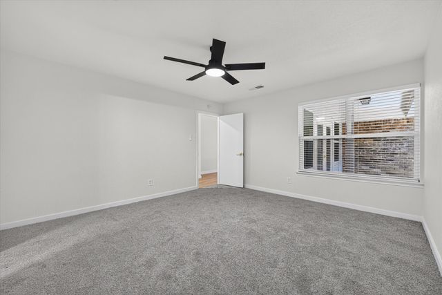 24 Oakmont Court, Pantego, TX 76013