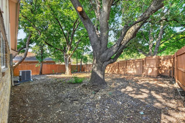 24 Oakmont Court, Pantego, TX 76013