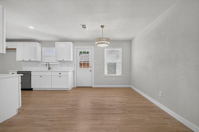 24 Oakmont Court, Pantego, TX 76013