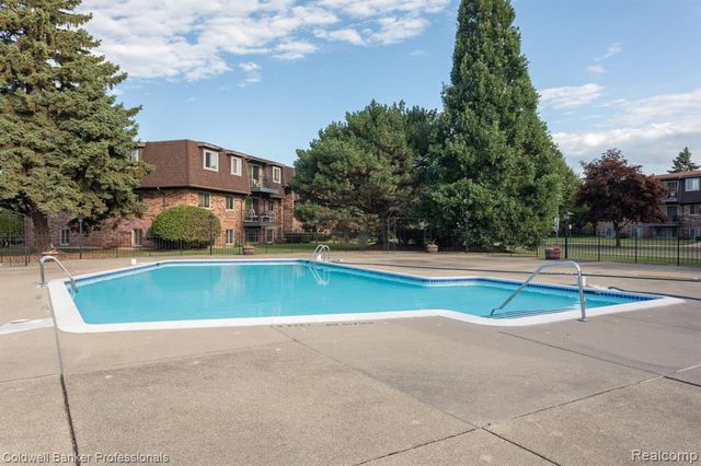 425 Riviera Drive, Saint Clair Shores, MI 48080