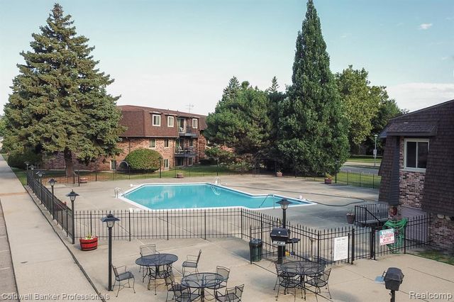 425 Riviera Drive, Saint Clair Shores, MI 48080