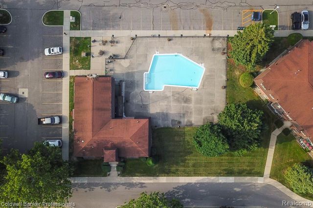 425 Riviera Drive, Saint Clair Shores, MI 48080