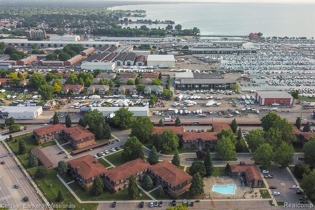 425 Riviera Drive, Saint Clair Shores, MI 48080