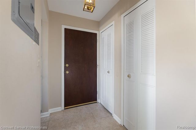 425 Riviera Drive, Saint Clair Shores, MI 48080