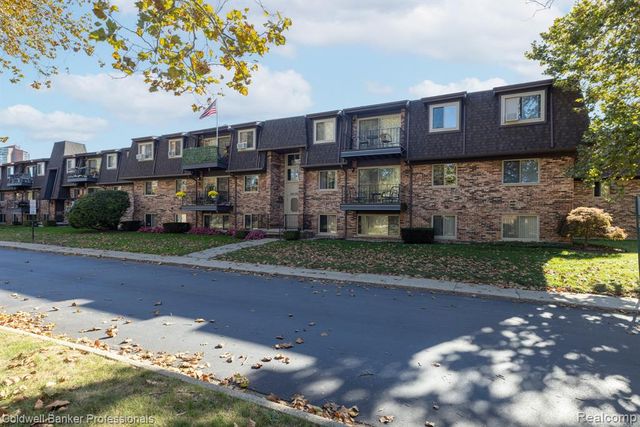 425 Riviera Drive, Saint Clair Shores, MI 48080