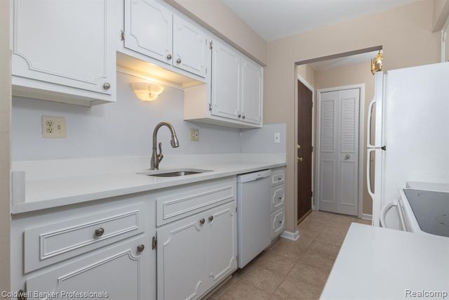 425 Riviera Drive, Saint Clair Shores, MI 48080