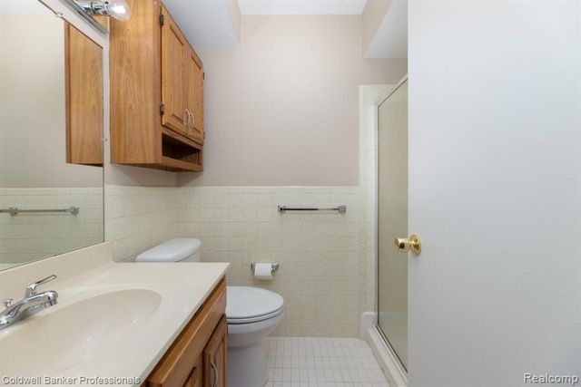 425 Riviera Drive, Saint Clair Shores, MI 48080