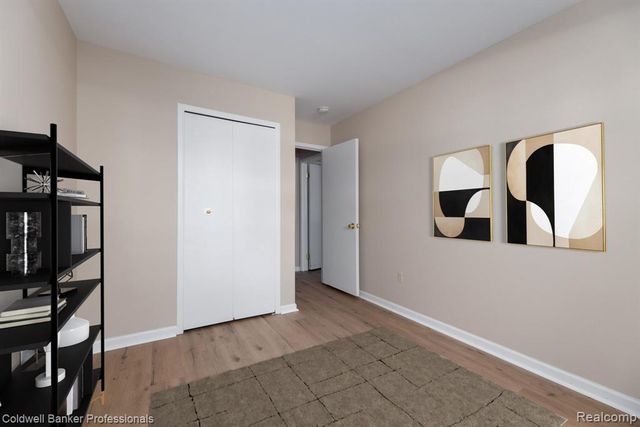 425 Riviera Drive, Saint Clair Shores, MI 48080
