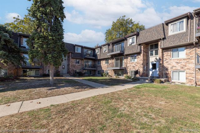425 Riviera Drive, Saint Clair Shores, MI 48080