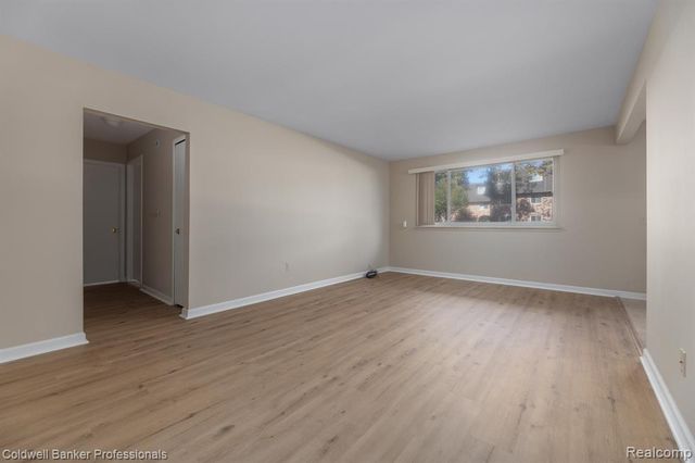 425 Riviera Drive, Saint Clair Shores, MI 48080