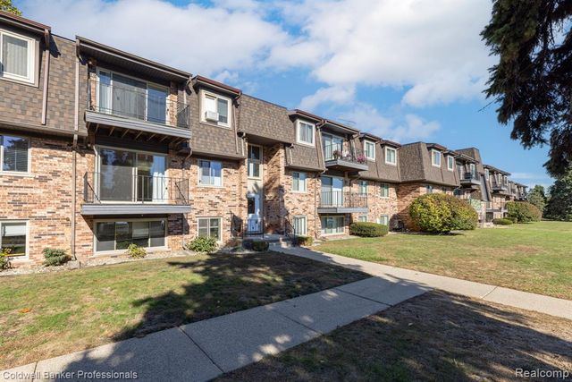 425 Riviera Drive, Saint Clair Shores, MI 48080