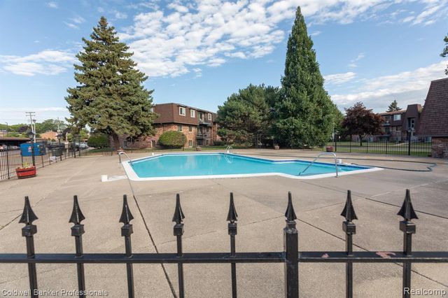 425 Riviera Drive, Saint Clair Shores, MI 48080
