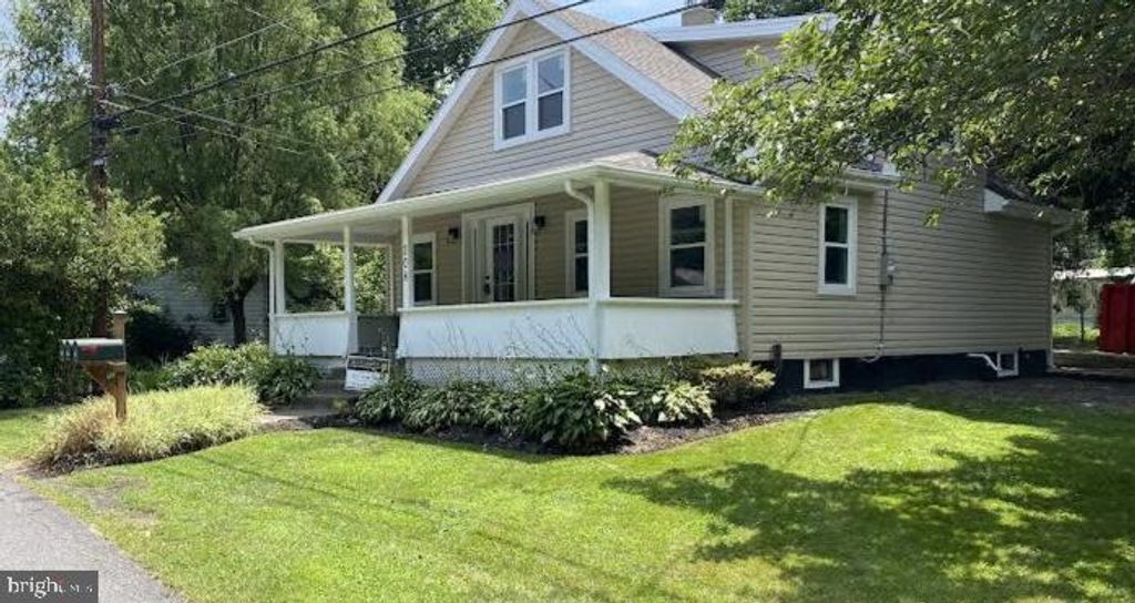 208 PEARL ST, Millersburg, PA 17061
