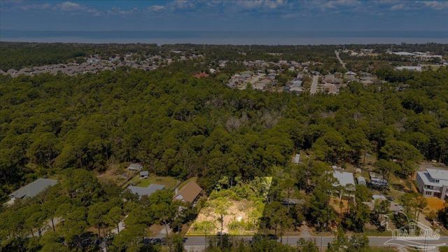 99-100 Soundside Dr, Gulf Breeze, FL 32563