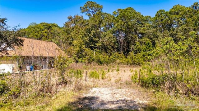 99-100 Soundside Dr, Gulf Breeze, FL 32563