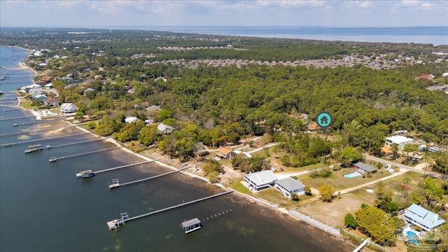 99-100 Soundside Dr, Gulf Breeze, FL 32563