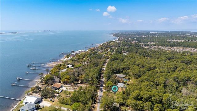 99-100 Soundside Dr, Gulf Breeze, FL 32563