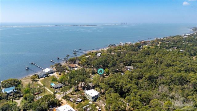 99-100 Soundside Dr, Gulf Breeze, FL 32563