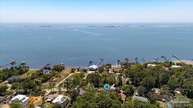 99-100 Soundside Dr, Gulf Breeze, FL 32563