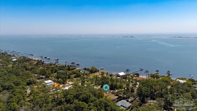 99-100 Soundside Dr, Gulf Breeze, FL 32563