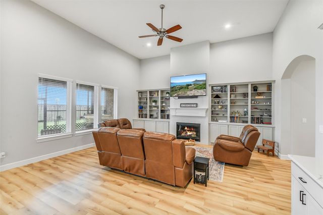 10015 Goliad Drive, Mont Belvieu, TX 77523