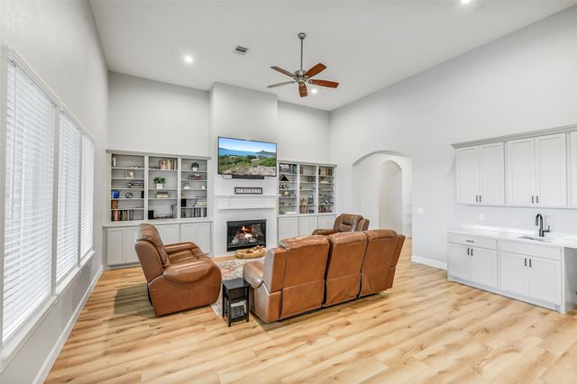 10015 Goliad Drive, Mont Belvieu, TX 77523
