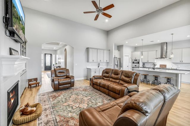 10015 Goliad Drive, Mont Belvieu, TX 77523