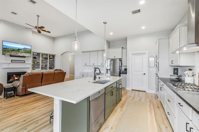10015 Goliad Drive, Mont Belvieu, TX 77523