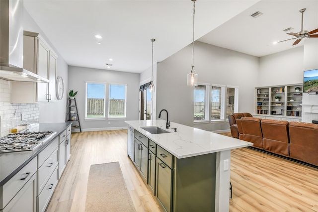 10015 Goliad Drive, Mont Belvieu, TX 77523