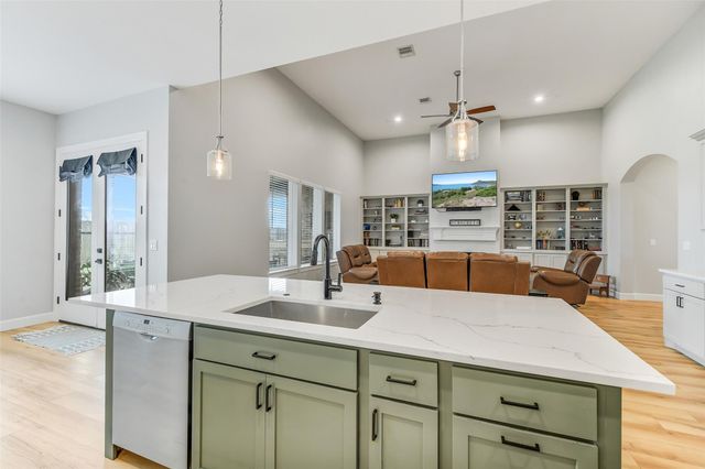 10015 Goliad Drive, Mont Belvieu, TX 77523