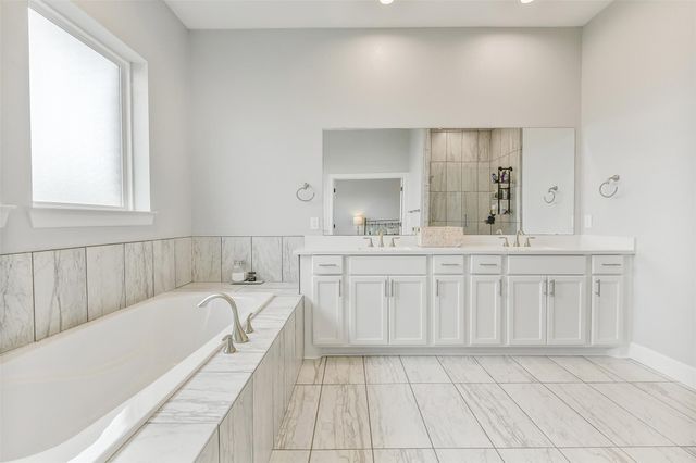 10015 Goliad Drive, Mont Belvieu, TX 77523