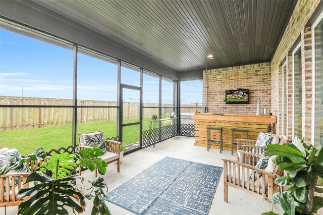 10015 Goliad Drive, Mont Belvieu, TX 77523