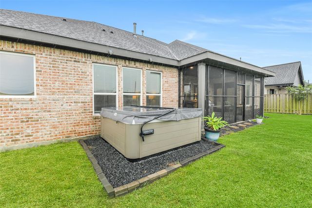 10015 Goliad Drive, Mont Belvieu, TX 77523
