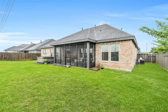 10015 Goliad Drive, Mont Belvieu, TX 77523